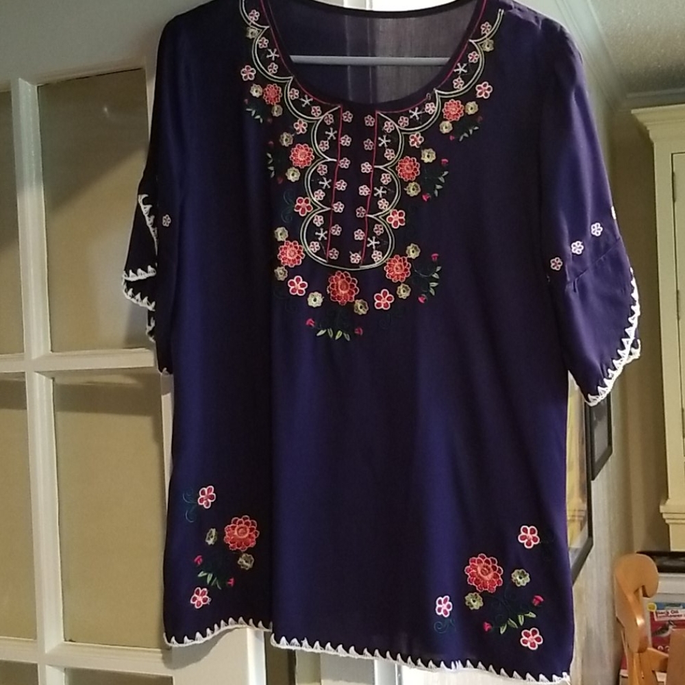 Embroidered top New w/o tags